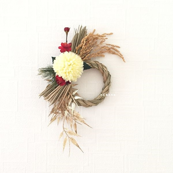 お正月 ピンポンマムの小さなしめ縄飾り（白） 2枚目の画像