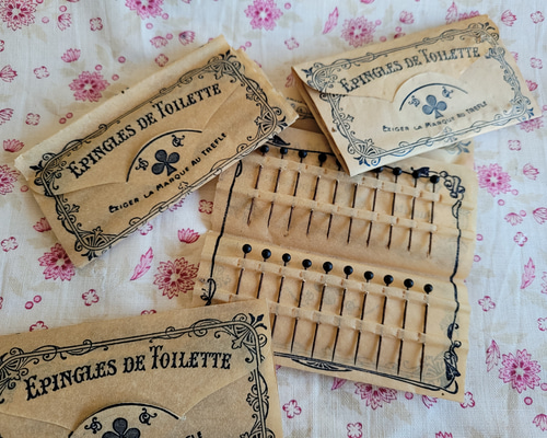 フランスアンティーク　大きなエパングルシート　２点　まち針　メルスリー フランスアンティーク 大きなエパングルシート 2点 まち針