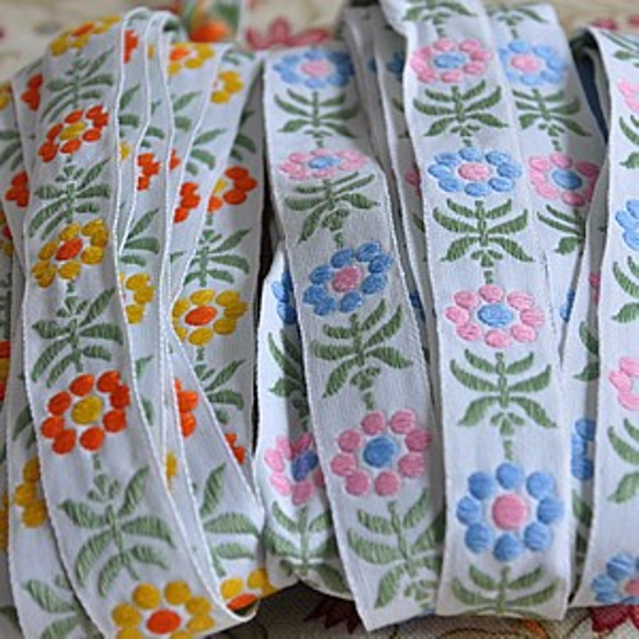 ラスト2♪【フランスアンティーク】お花の刺繍チロルリボンベビー 