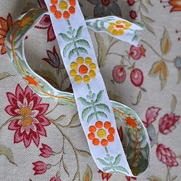 【フランスアンティーク】お花の刺繍チロルリボン　オレンジ＆イエロー 2枚目の画像