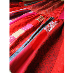 ふんわりティアード 絵画なパッチワーク dark redギャザースカート マキシ丈 ウエストゴム 7枚目の画像