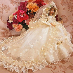 SOLD ジェニー ドレープ トレーン 真珠のブライダル ドレス 3枚目の画像