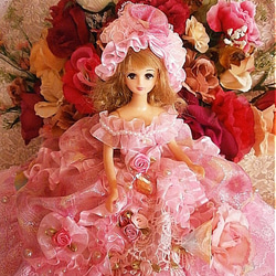 SOLD ドール服 着せ替え 煌く薔薇 スイートドレスのお姫様 ピンク フリル  タッキングドレープ 1枚目の画像