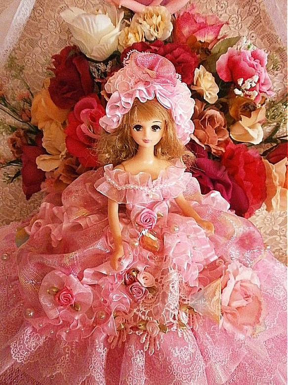 SOLD ドール服 着せ替え 煌く薔薇 スイートドレスのお姫様 ピンク フリル  タッキングドレープ 1枚目の画像