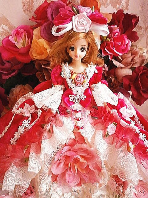 ゆ*ん様 ジェニーフレンド27cmドール服　黒とピンク♡薔薇のドレス ジェニーフレンド27cmドール服 ピンクのレースのドレス - メルカリ