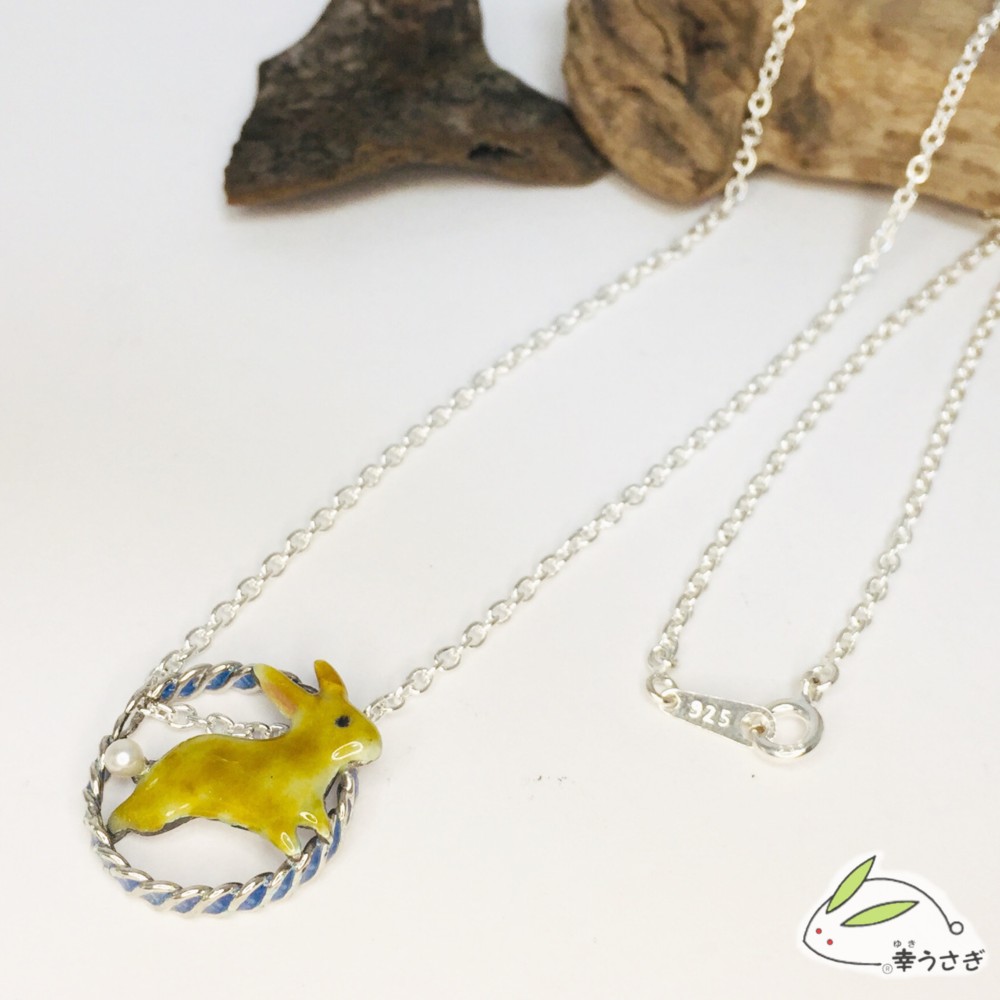 No.80 縄輪くぐり跳ね兎_ペンダント_七宝仕上げ （sv925・メッキ無・パール・七宝焼き）