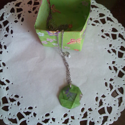 折り紙ネックレス（丸、緑） 1枚目の画像
