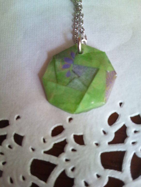 折り紙ネックレス（丸、緑） 3枚目の画像