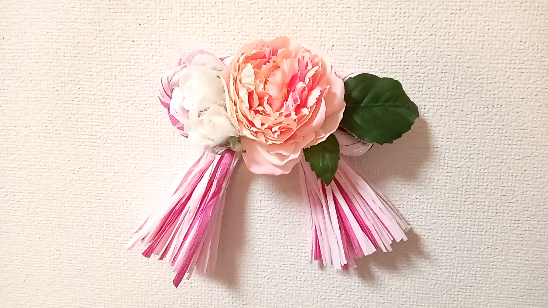 しめ縄リース 赤椿 白小薔薇 金扇 水引