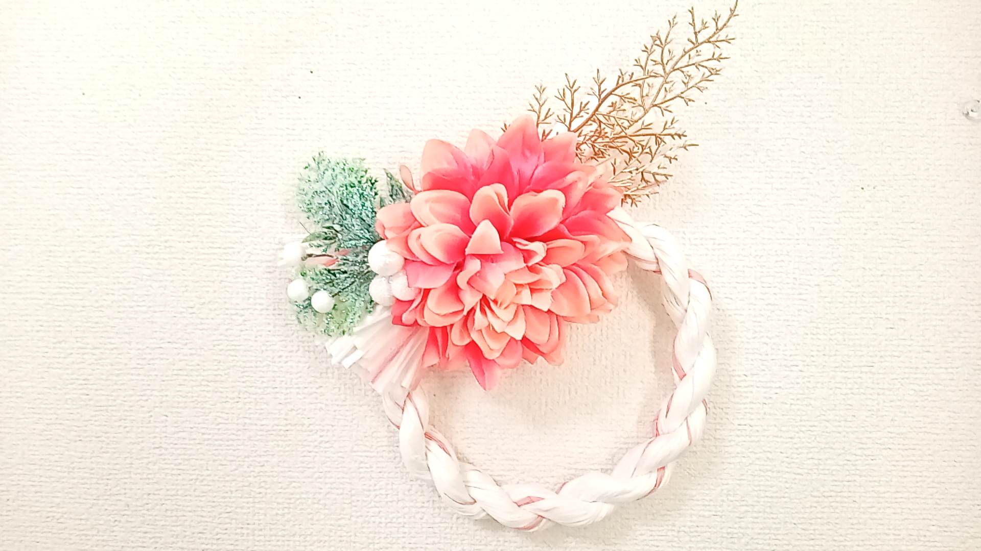 アイボリーダリアのシックなしめ縄 アイボリーダリアのシックなしめ縄