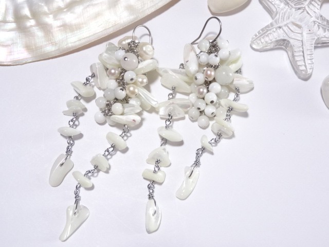 淡水真珠とマザーオブパールのロングピアス