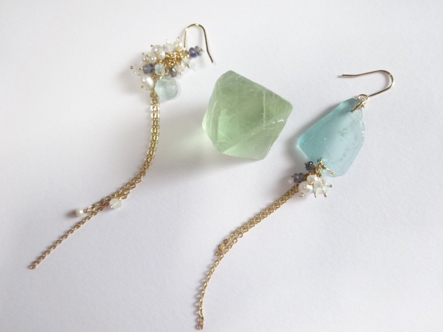 ローマングラスのロングピアス