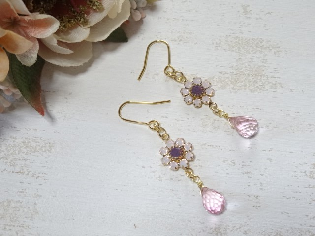 ピンクトパーズとフラワーヴィンテージスワロフスキーのプチピアス