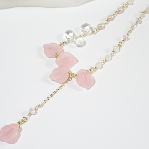 ユニークな花びらデザイン ネックレス Zoule ネックレス ゾーラ：FLOWER LETTER SERIES flower
