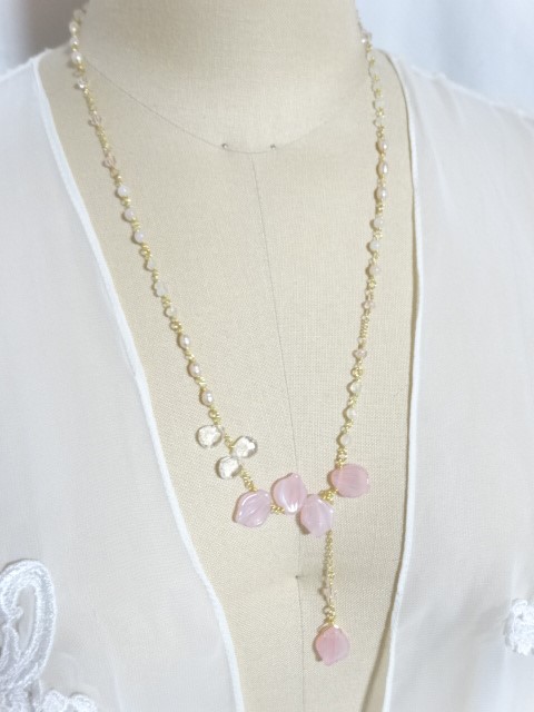 桜の花びらネックレス
