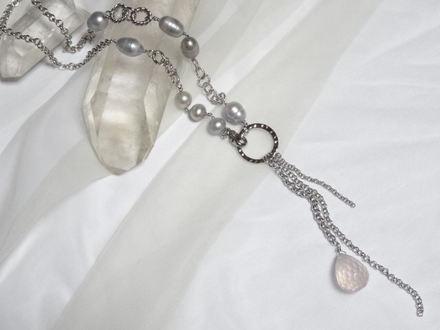 桜のしずくロングネックレス