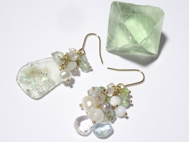 ローマングラスの鈴なりピアス