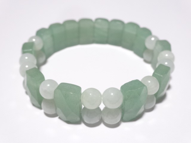 翡翠（硬玉、ジェダイト)とグリーンアベンチュリンのバングル