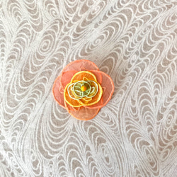 再販: 和紙糸ブローチ　"flower brooch02" 3枚目の画像