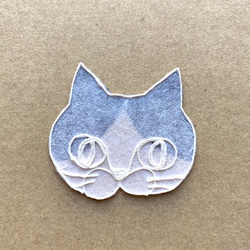 再販: 和紙糸絵のブローチ　”猫”ハチワレ 7枚目の画像
