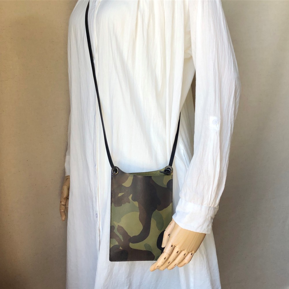 スマホショルダー　スマホポーチ　イタリアンレザー【カモフラージュ】