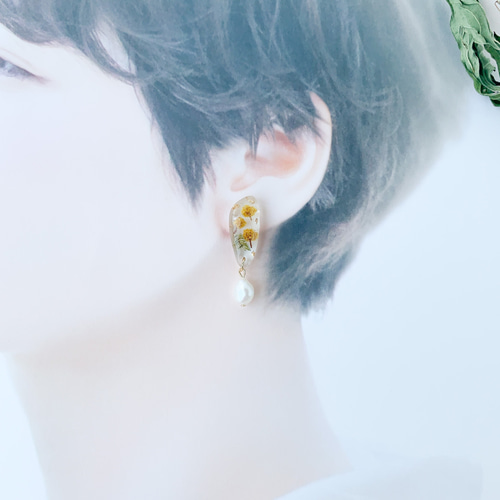 ミモザのフラワー鉱石レジン&淡水パール ピアス/イヤリング ピアス