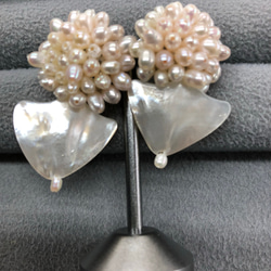 本真珠と白蝶貝のボリュームピアス 3枚目の画像