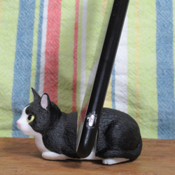 猫のスマホスタンド（ハチワレ） 2枚目の画像