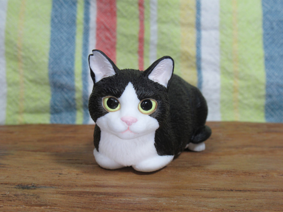 猫のスマホスタンド（ハチワレ） 3枚目の画像