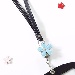 【 再販売 】リールキー付き flower ネックストラップ＆カードホルダー　black 2枚目の画像