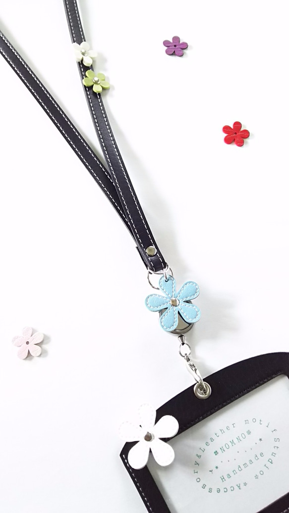 【 再販売 】リールキー付き flower ネックストラップ＆カードホルダー　black 2枚目の画像