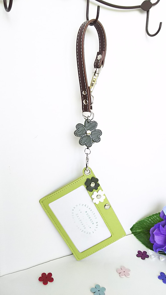 リールキー付き flower ストラップ＆カードホルダー　クローバー 5枚目の画像
