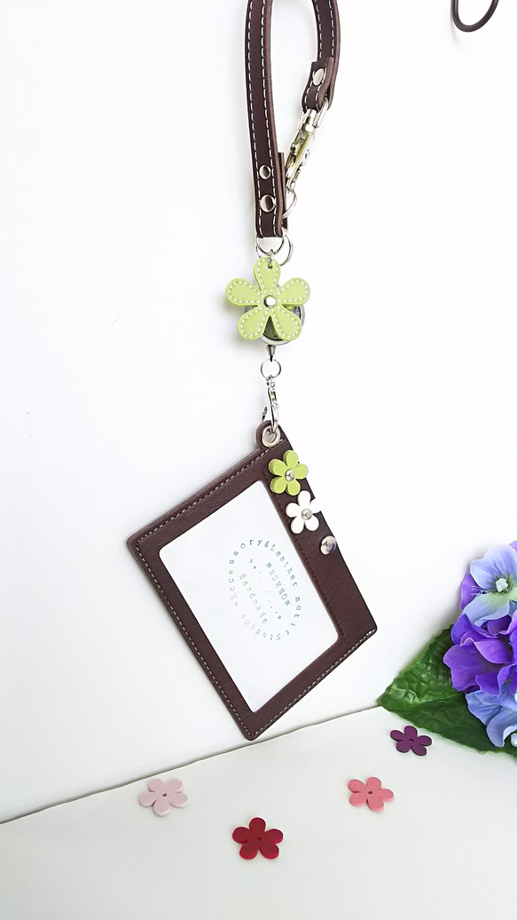 【 再販売 】リールキー付き flowerストラップ＆f カードホルダー　brown 3枚目の画像