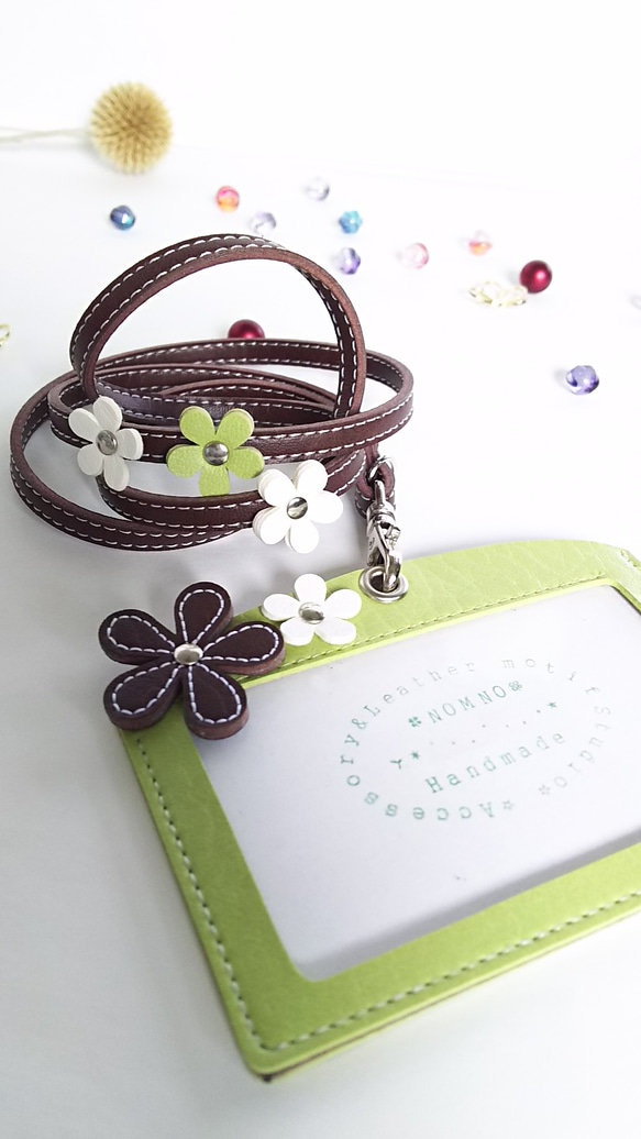 flower ネックストラップ＆カードホルダー　brown  ＆lime green　 1枚目の画像