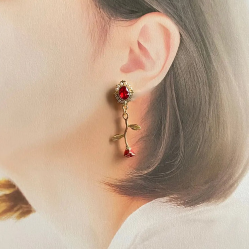 小さな薔薇のネックレス・ピアス・イヤリングのセット