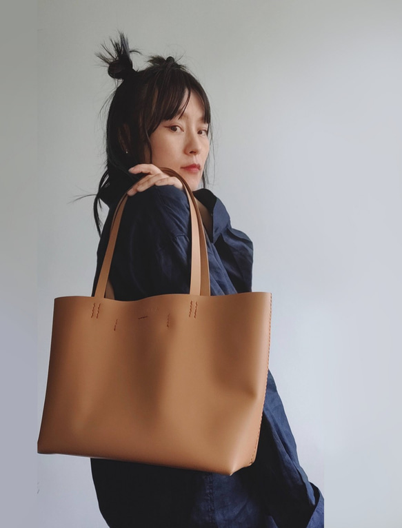 ハンドメイド】荷物がたくさん入る サイドポケット付き スクエア