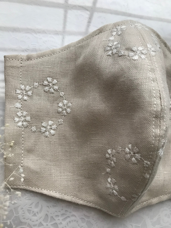 リネンのお花のサークルレース刺繍と高島ちぢみの夏マスク　オプションにてノーズワイヤー付けられます　MLサイズ　母の日にも 4枚目の画像