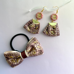くすみピンクとボルドーの花束みたいなヘアアクセサリー　インド刺繍リボン/ヘアゴム/ポニーフック 2枚目の画像
