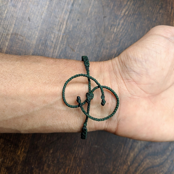 【手　足首兼用】緑の帆糸　純チタン　ターコイズ　調整可能ユニセックス　アンクレット（ブレスレット） 5枚目の画像