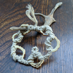 生成り麻糸（ヘンプ）　鹿角　ユニセックス　ブレスレット 2枚目の画像