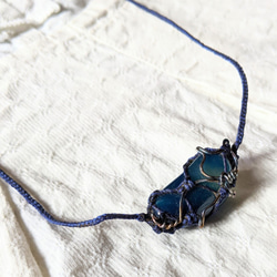グラデーションブルー　さんぽ猫　ネックレス　一点物　調整可能　純チタン　青帆糸使用　 4枚目の画像