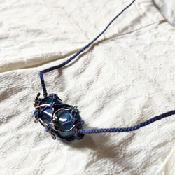 グラデーションブルー　さんぽ猫　ネックレス　一点物　調整可能　純チタン　青帆糸使用　 5枚目の画像