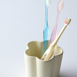 rady フラワー　歯ブラシ立て rady フラワー 歯ブラシ立て Rady - Rady 歯ブラシスタンドの通販 by