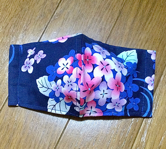 紺の紫陽花のマスクとマスクケースセット 2枚目の画像