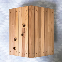 ステンドグラスをはめ込んだ木製ペットハウス・犬小屋 6枚目の画像
