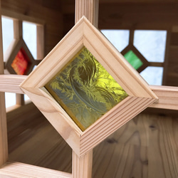 ステンドグラスをはめ込んだ木製ペットハウス・犬小屋 7枚目の画像