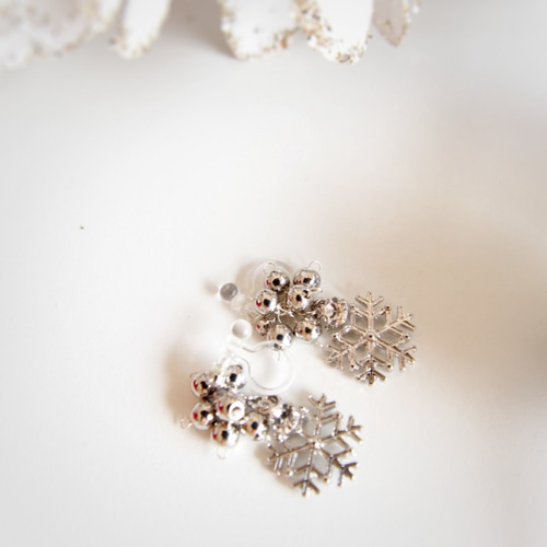 HM　フープイヤリング　ノンホールピアス　シルバー　鈴蘭　水晶　クリスタル Creema限定』雪の結晶 silver＊ クリスタルの粒々ノンホールピアス