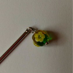 黄色と薄い青緑の花のとんぼ玉のかんざし 1枚目の画像