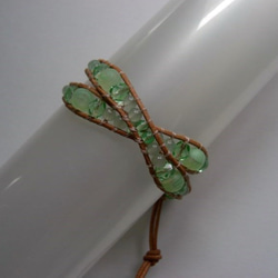 薄い緑のバラのとんぼ玉と天然石、チェコビーズのラップブレスレット 3枚目の画像