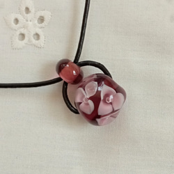 アクセサリー　まとめ売り　（花のネックレス、玉のネックレス） アクセサリー　まとめ売り　（花のネックレス、玉のネックレス）